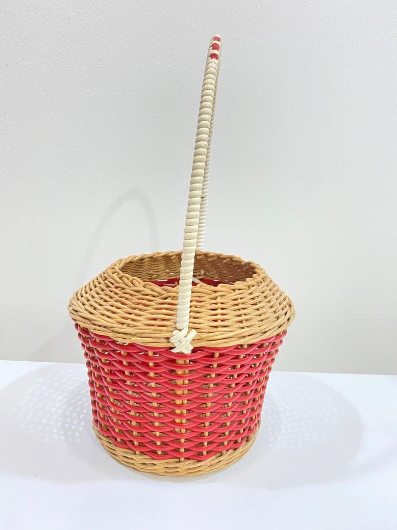 フランス製のアンティークバスケット