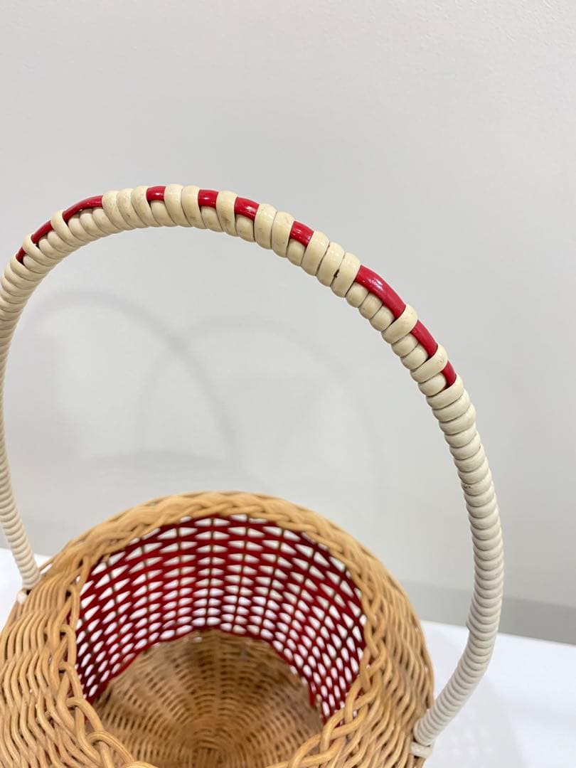 フランス製のアンティークバスケット