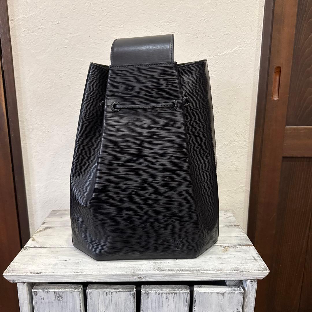 拓*海様 ルイ・ヴィトン(Louis Vuitton) エピ サックアド ノワー