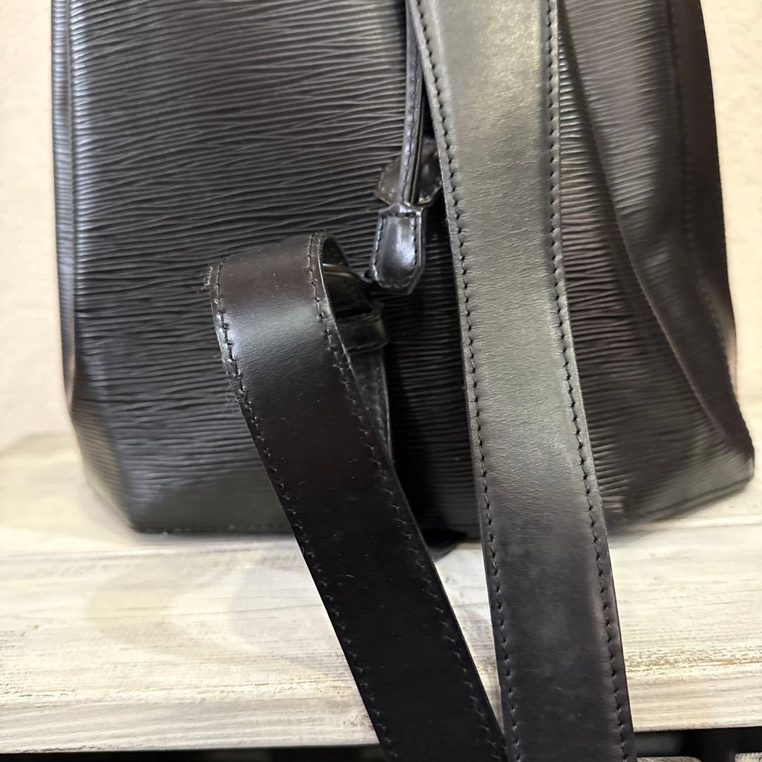 拓*海様 ルイ・ヴィトン(Louis Vuitton) エピ サックアド ノワー