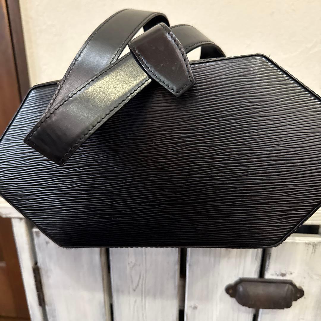 拓*海様 ルイ・ヴィトン(Louis Vuitton) エピ サックアド ノワー