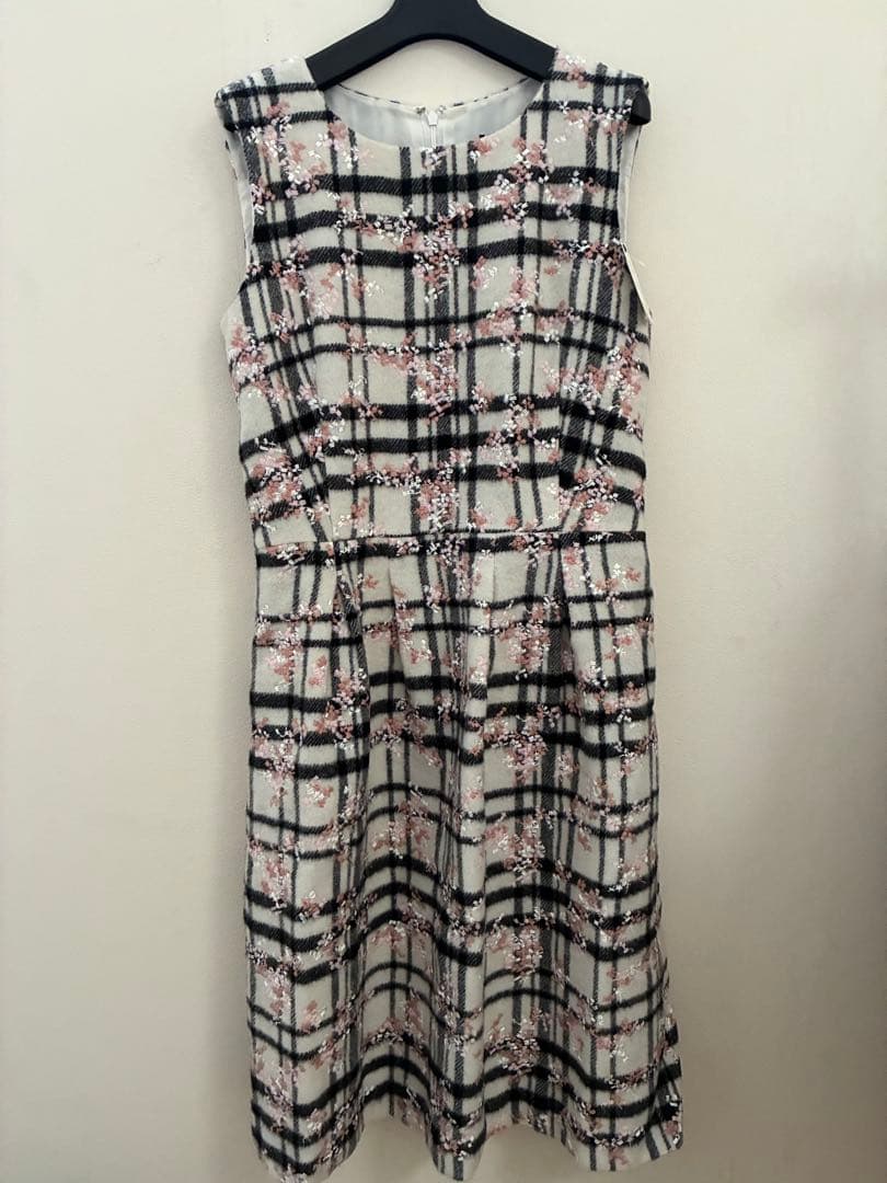 DUAL VIEW ノースリーブ ひざ丈ワンピース