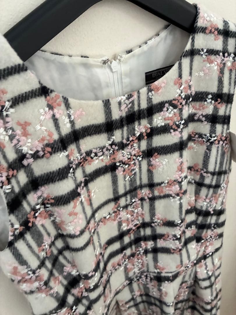 DUAL VIEW ノースリーブ ひざ丈ワンピース