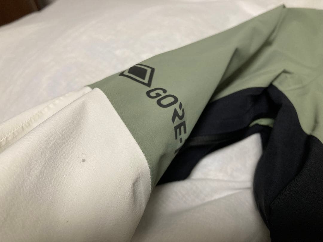 Burton [ak] 2023 スノーボードジャケット　レディース　Sサイズ