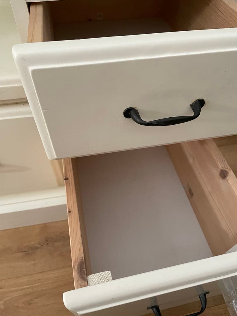 フレンチ　キッチンボード　ホワイト ガラス扉付き　キャビネット　アンティーク調