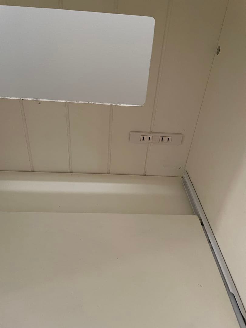 フレンチ　キッチンボード　ホワイト ガラス扉付き　キャビネット　アンティーク調