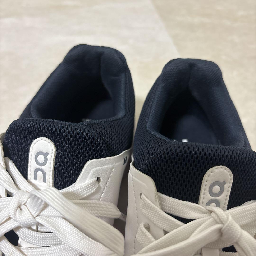 on スニーカー ホワイト/ネイビー
