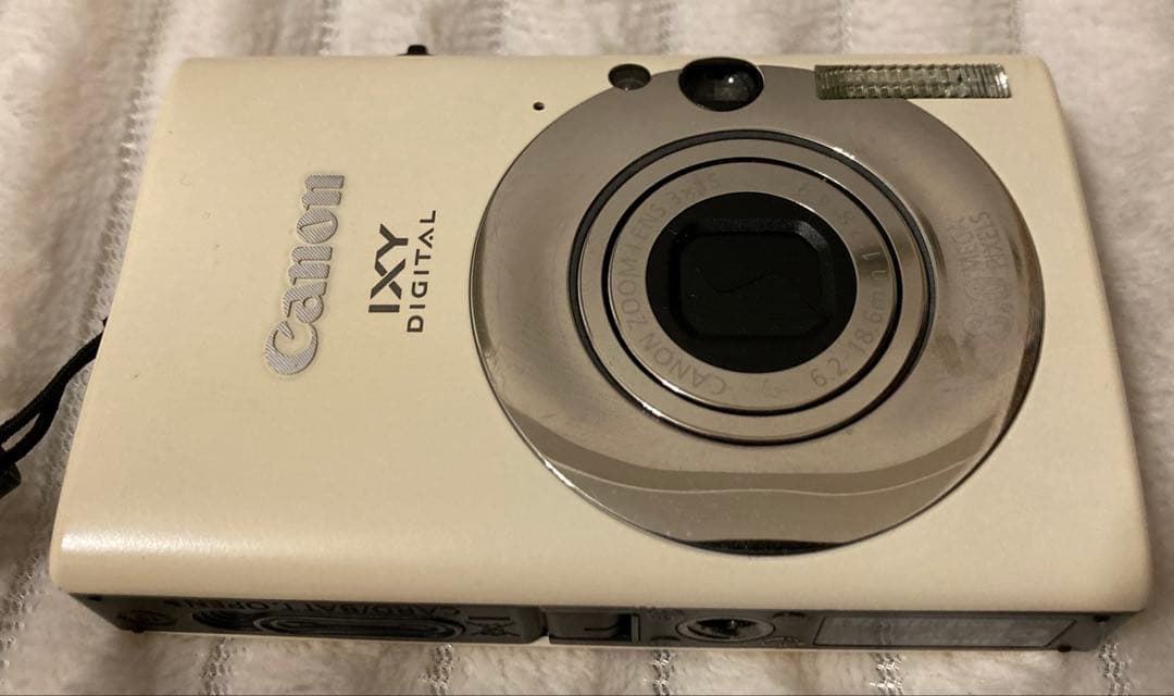 Canon IXY DIGITAL 20 IS アイボリー（ホワイト）