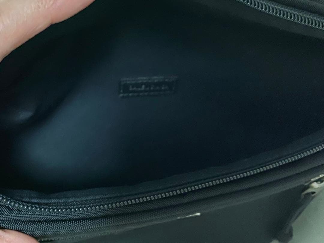 BALENCIAGA ブラック ボディバッグ