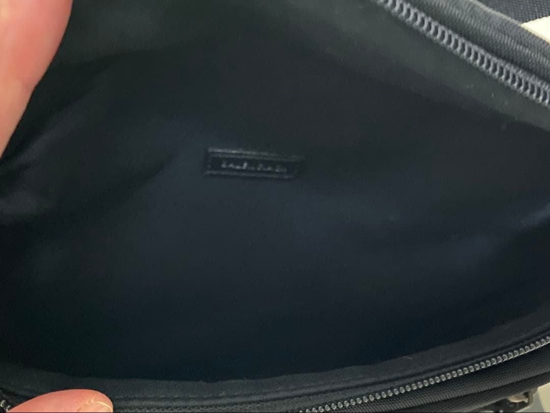 BALENCIAGA ブラック ボディバッグ