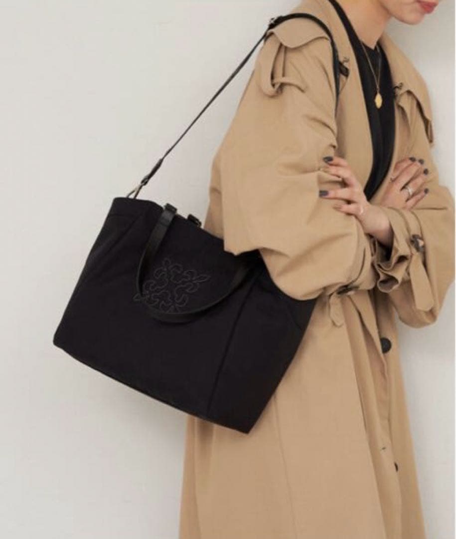 ほぼ未使用ラシット A4入る刺繍2wayバッグ