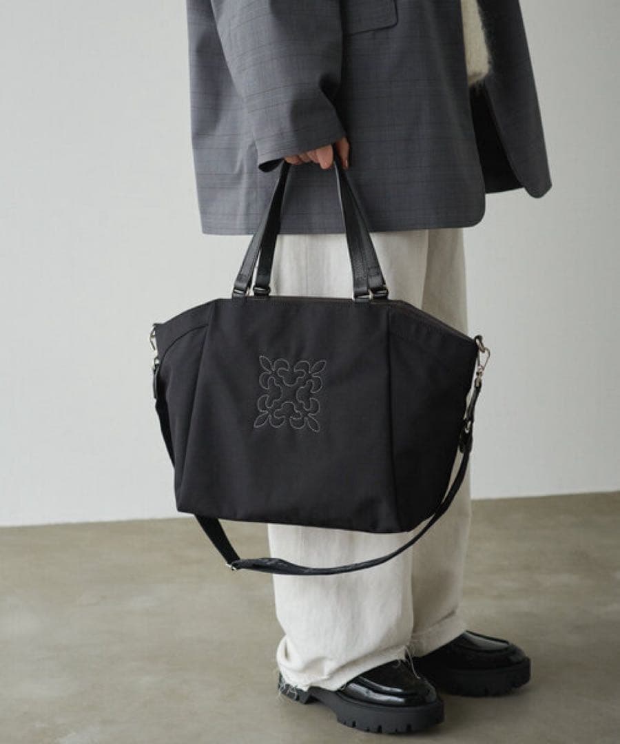 ほぼ未使用ラシット A4入る刺繍2wayバッグ