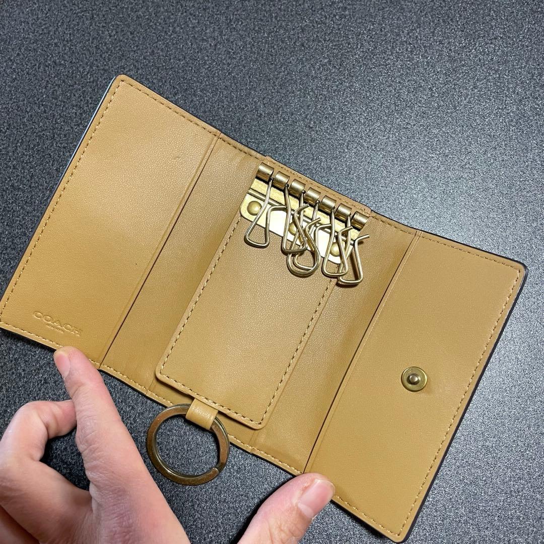 COACH コーチ チェリー柄 キーケース ホワイト ペブル レザー