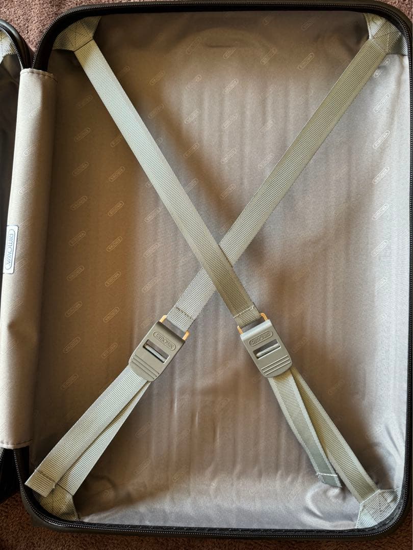 RIMOWA リモワ　サルサ　ブラック　黒35 L 。