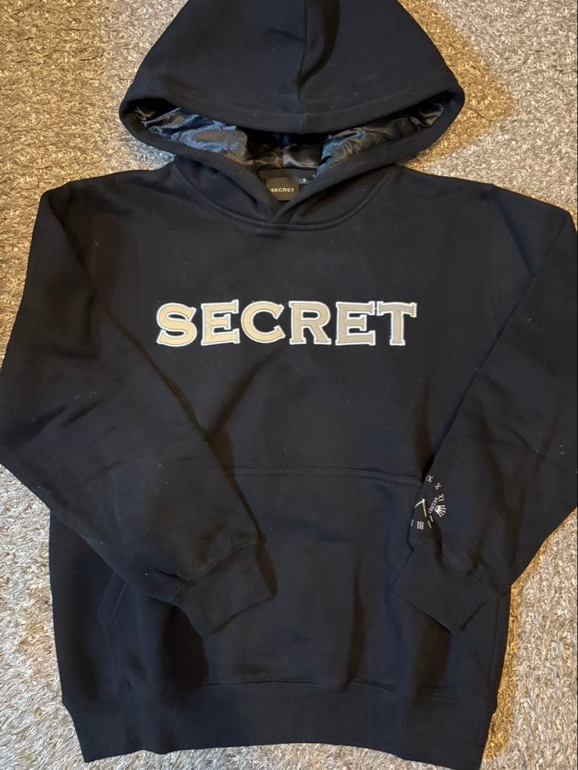 SECRET パーカー黒　R専用