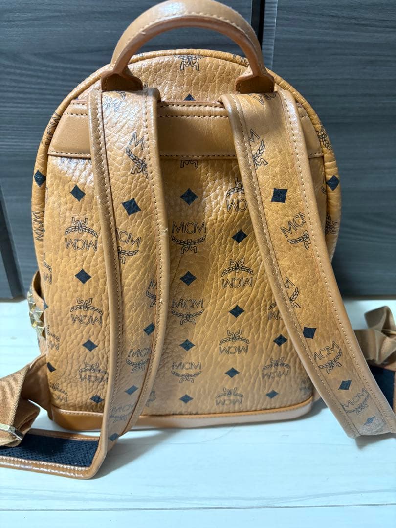 MCM リュック スタッズ付　バックパック キャメル ブラウン