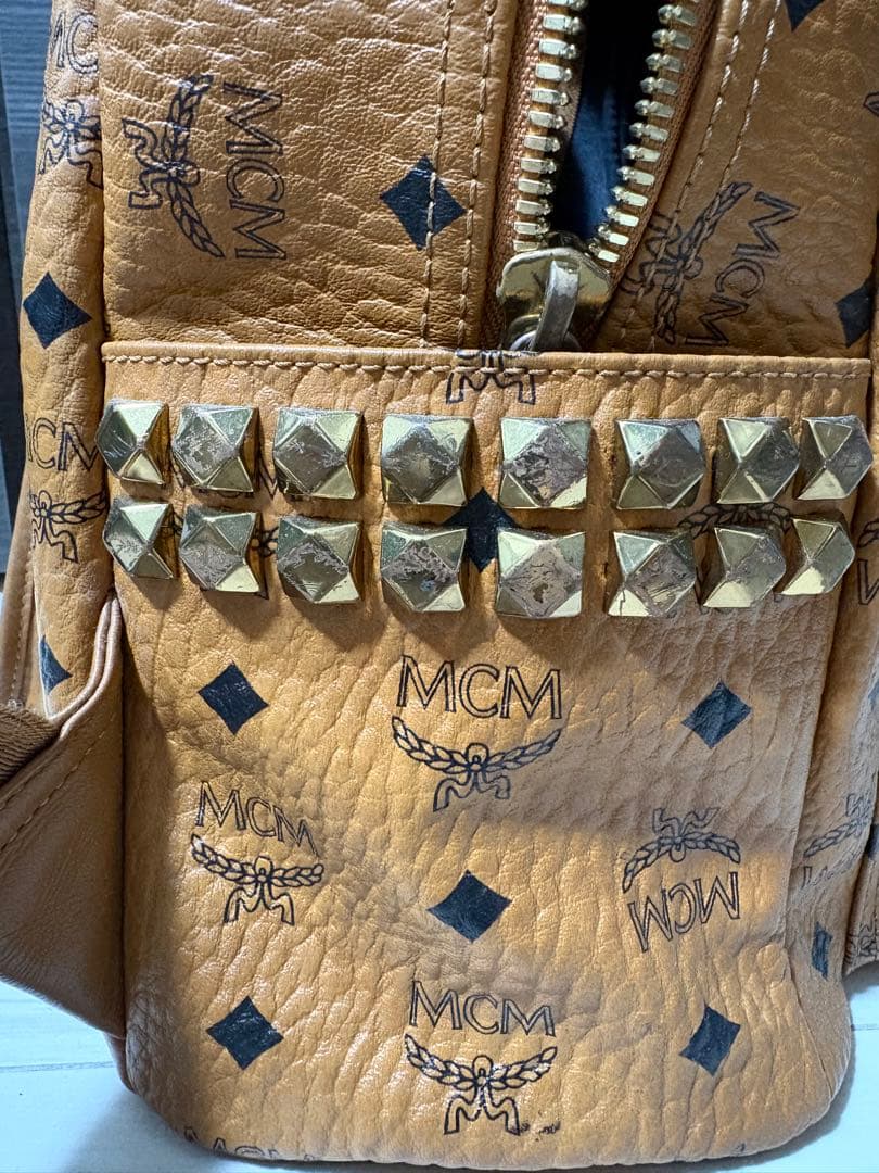 MCM リュック スタッズ付　バックパック キャメル ブラウン