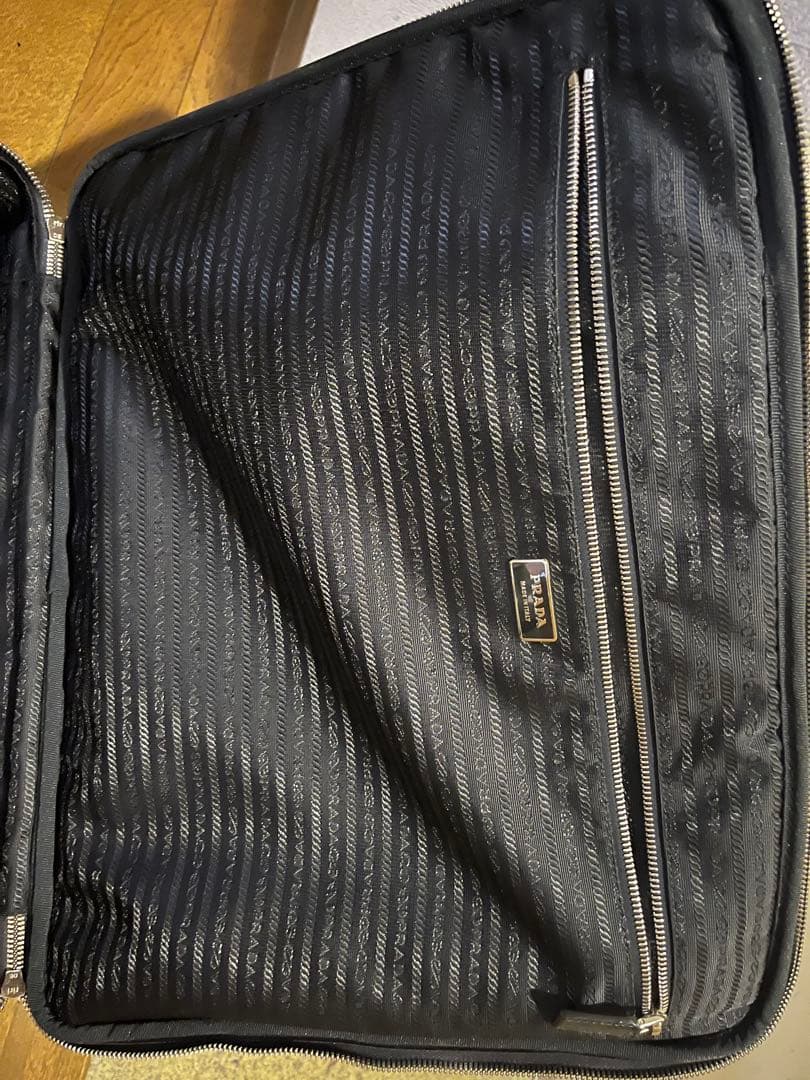 プラダ キャリーケース 三角ロゴ 南京錠付 ナイロン 本革 ブラック