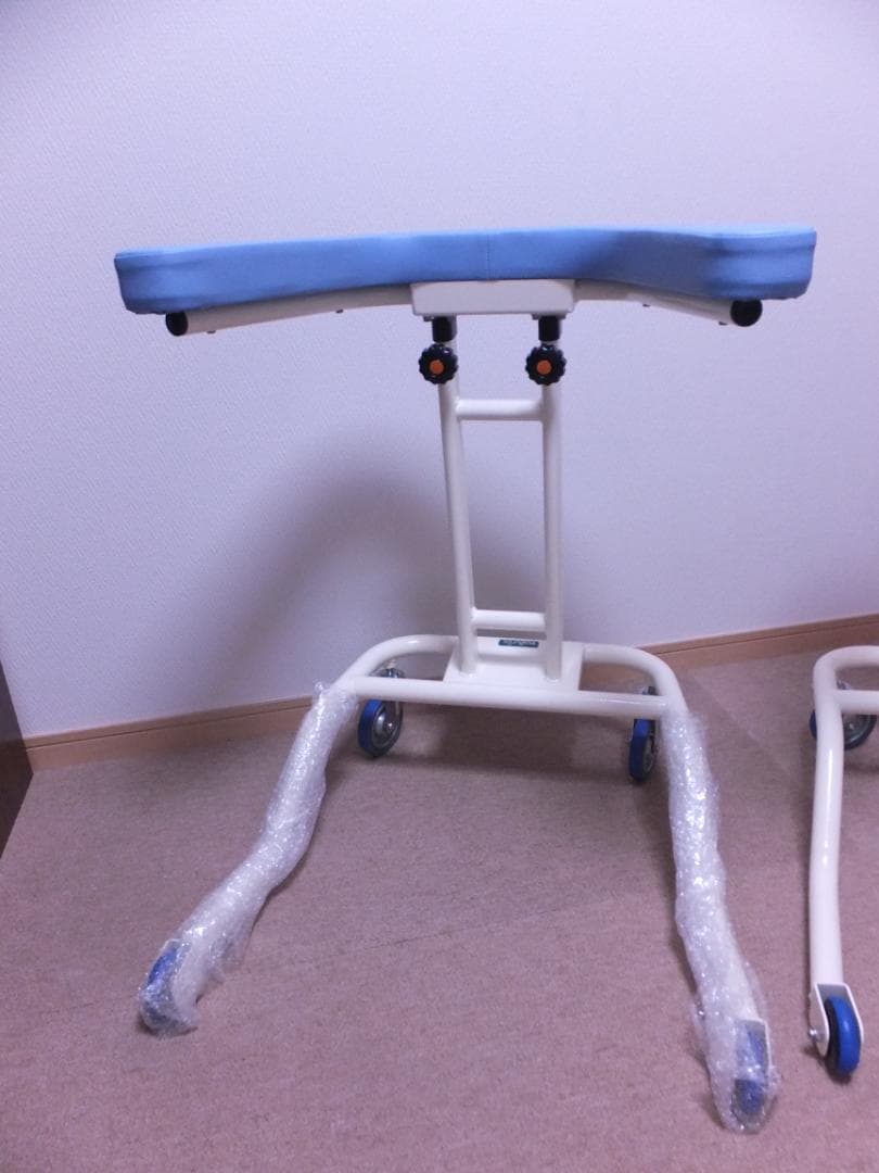 2台セット・未使用・送料込　歩行補助器　アズワン　らくらくあるくん　低床型　青