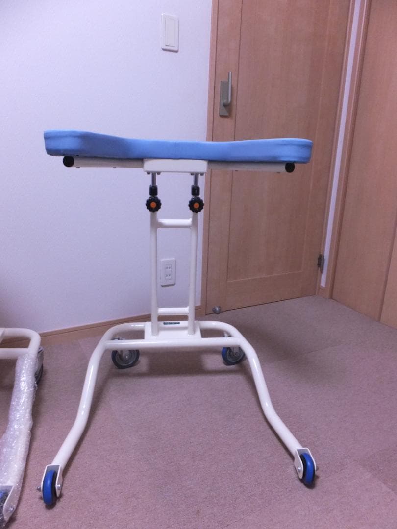 2台セット・未使用・送料込　歩行補助器　アズワン　らくらくあるくん　低床型　青