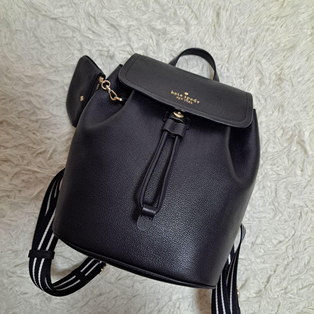 【kate spade】オールレザーロージー ミディアム フラップ バックパック