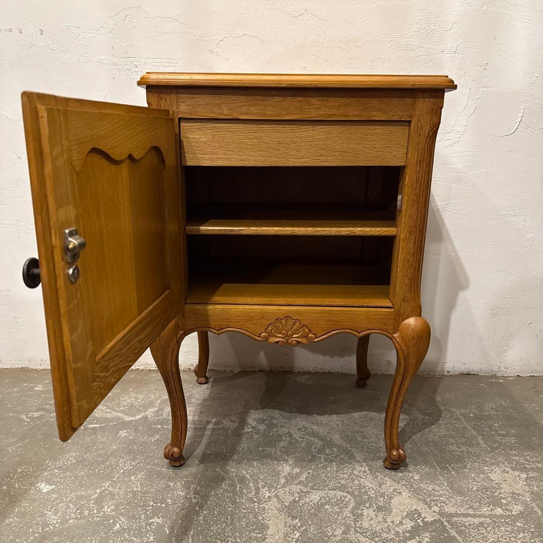 年末年始saleヴィンテージ　木製サイドテーブル　扉収納付き　左開き