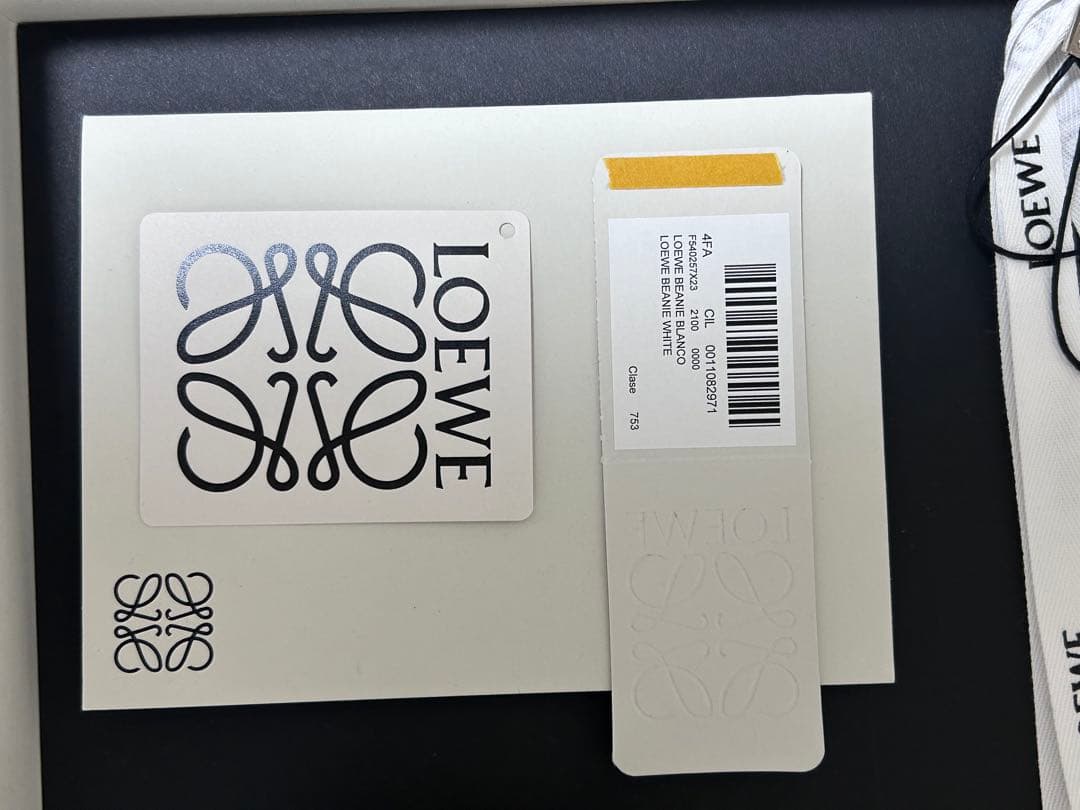 ロエベ　ビーニー　ホワイト