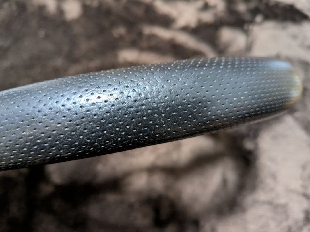 MOMO /コンペティションエボ☆販売終了モデル ☆美品　32パイ　☆最終値下げ