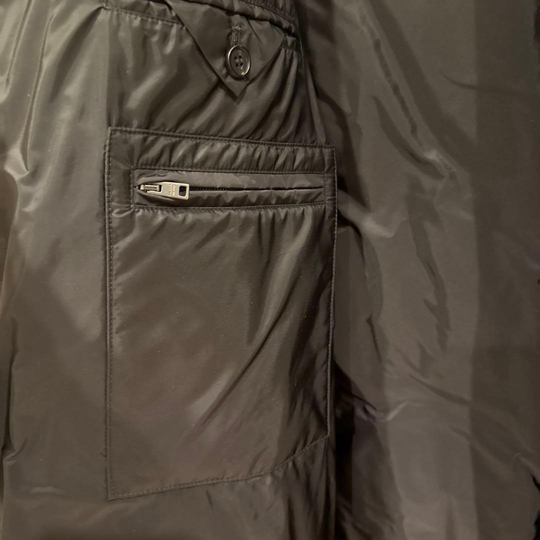 プラダ　ダウンジャケット　黒　Lサイズ