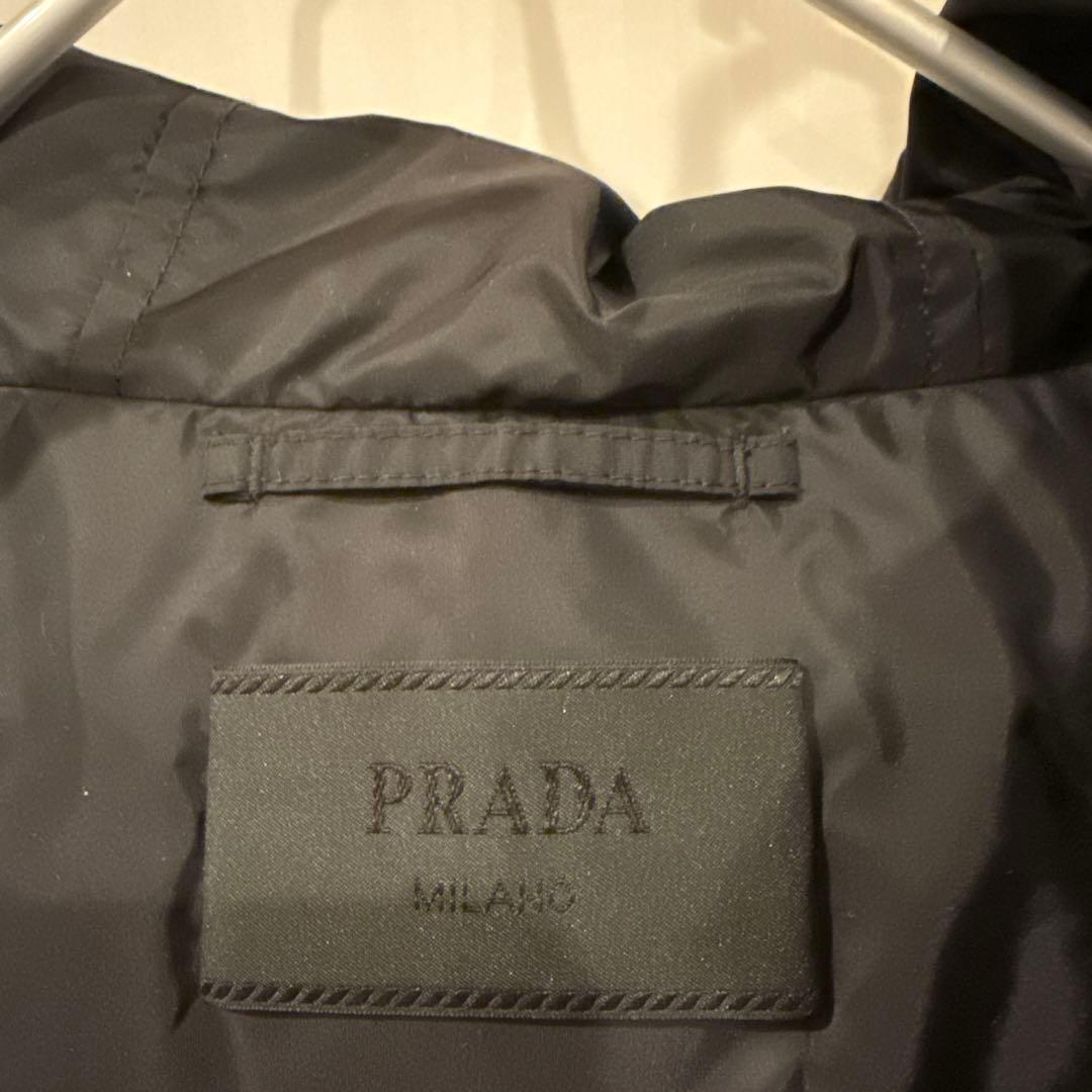 プラダ　ダウンジャケット　黒　Lサイズ
