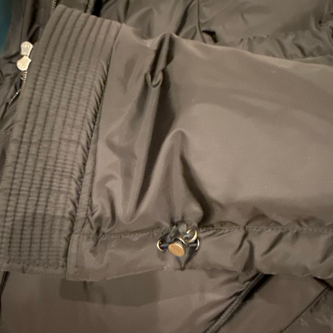 プラダ　ダウンジャケット　黒　Lサイズ