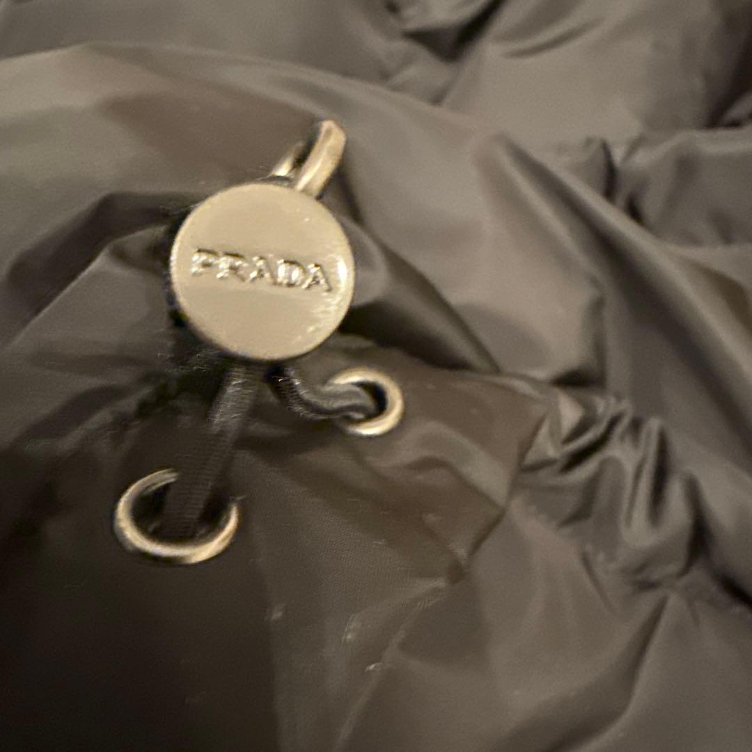 プラダ　ダウンジャケット　黒　Lサイズ