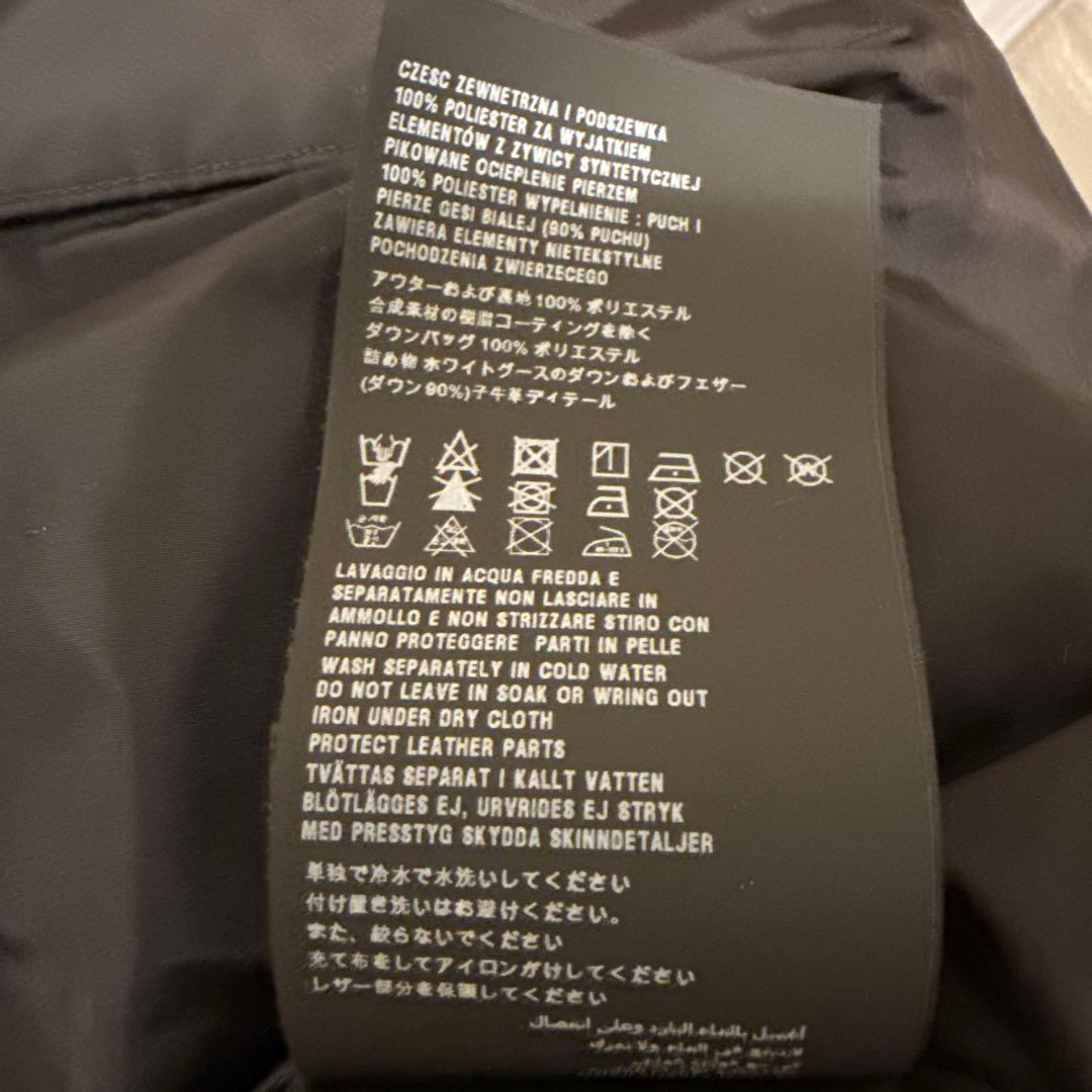 プラダ　ダウンジャケット　黒　Lサイズ