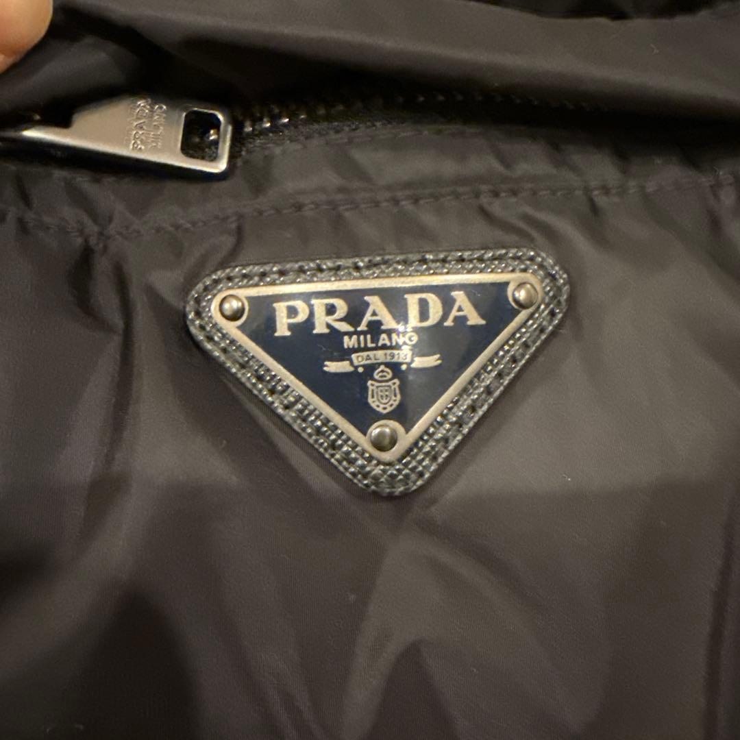 プラダ　ダウンジャケット　黒　Lサイズ