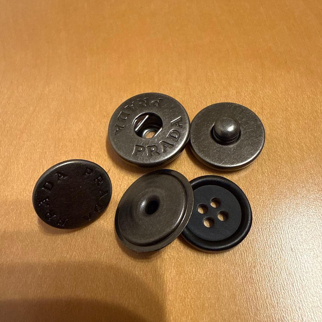 プラダ　ダウンジャケット　黒　Lサイズ