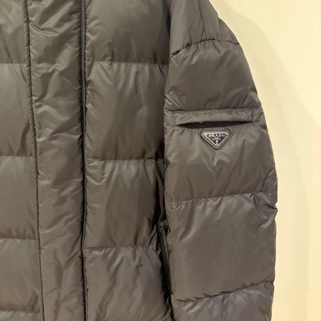 プラダ　ダウンジャケット　黒　Lサイズ