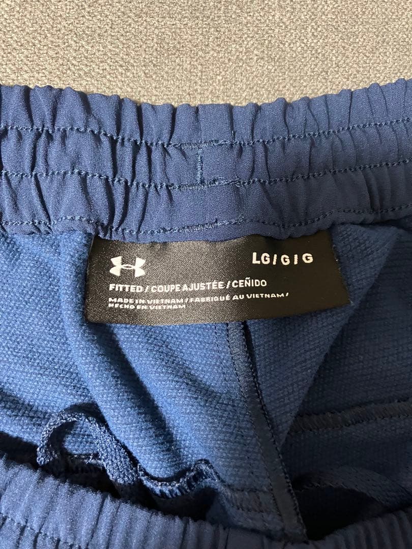 ☆美品☆UNDER ARMOUR UA UNLINED WOVENメンズ上M下L