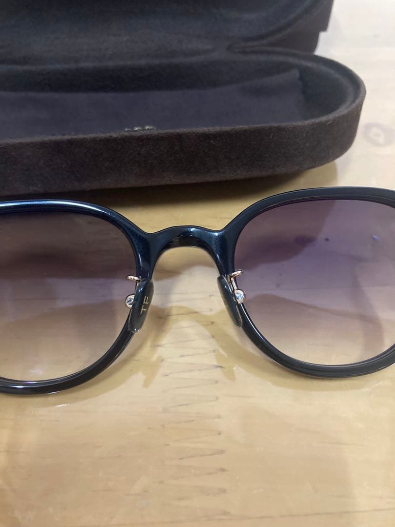 TOM FORD サングラス TF977-D01B ボストン ユニセックス