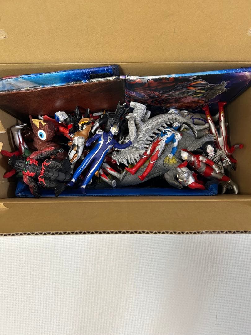 ウルトラマン　怪獣　ソフビ　まとめ売り　63体　ボックス付き