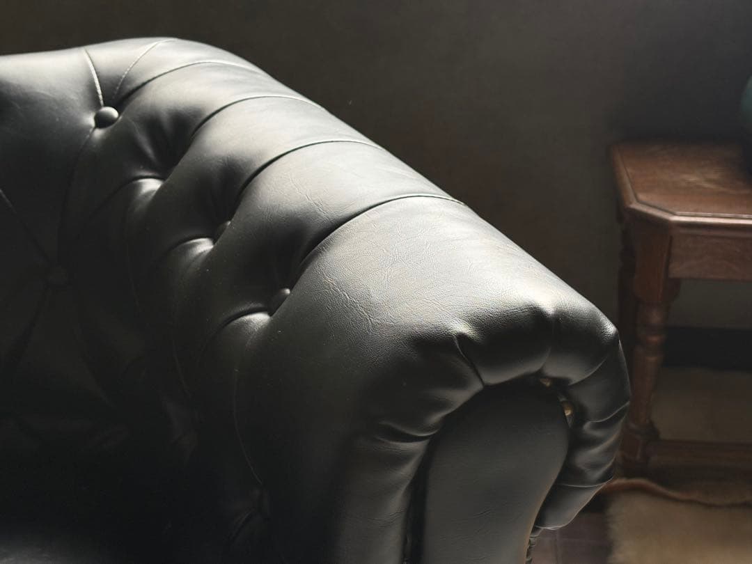 本革　チェスターフィールド　アームチェア　リベット打ち　ボタンダウン　YZ