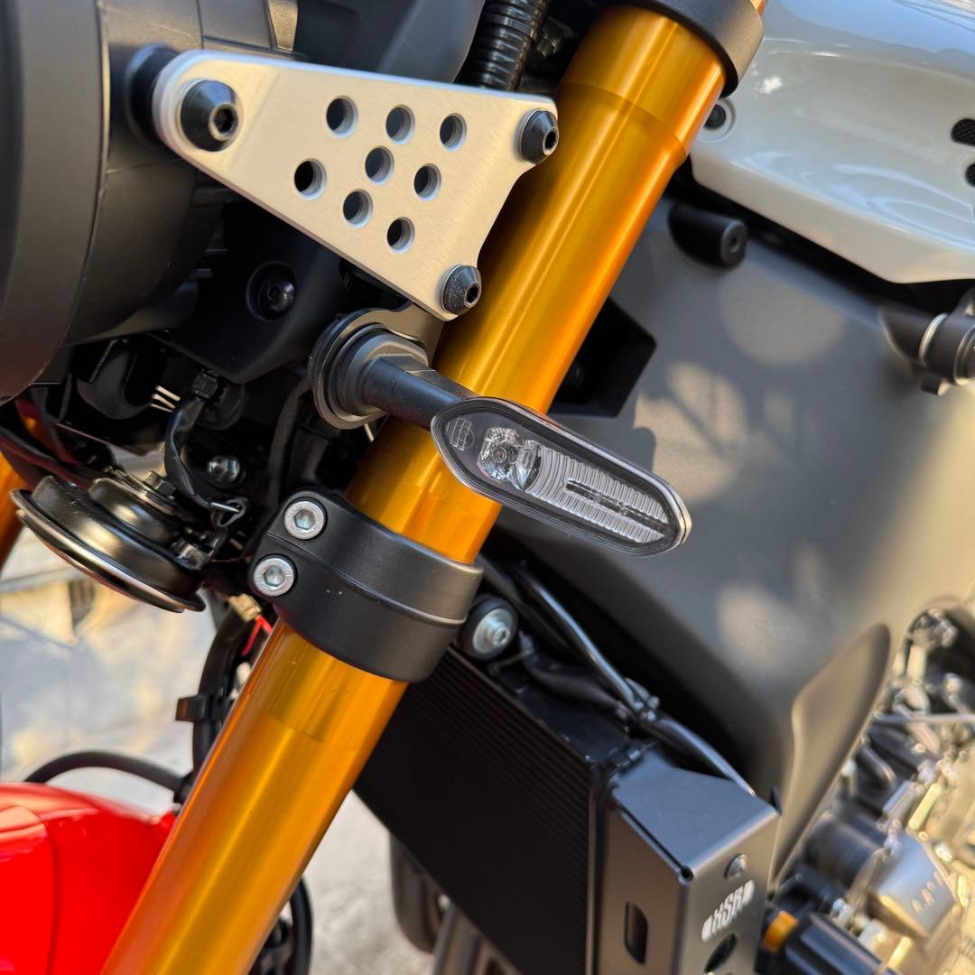 XSR900 ウインカー移設キット - メルカリ