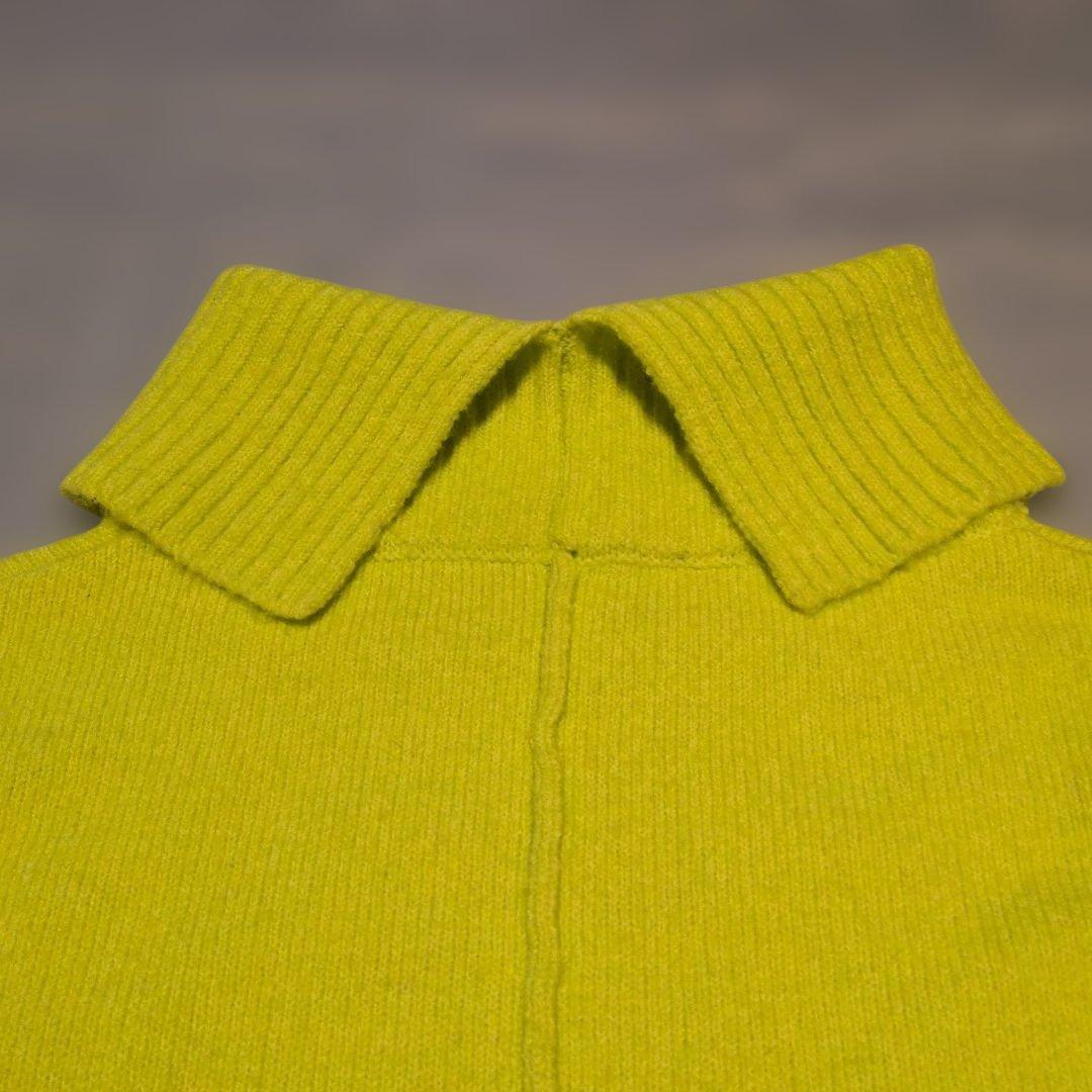 蛍光イエロー ハイネックニット - メルカリ