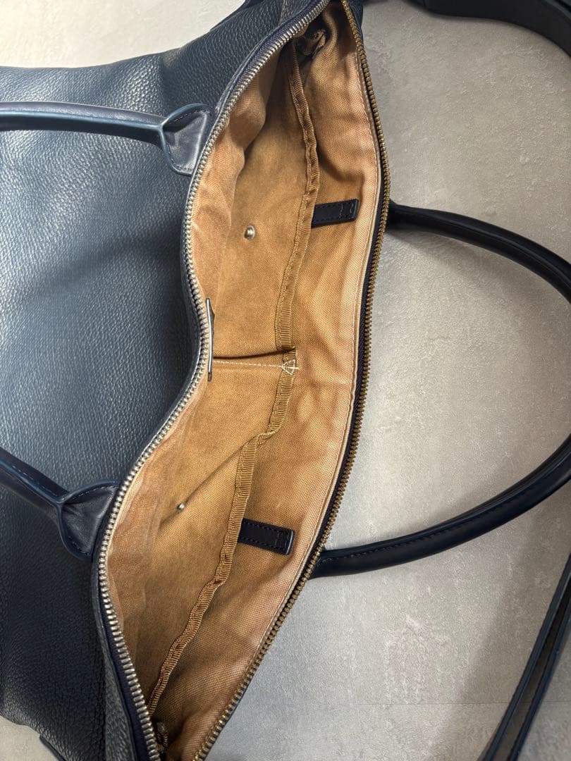 ウォントレスエッセンシャルデラヴィ　レザートート　ショルダーバッグ 2way