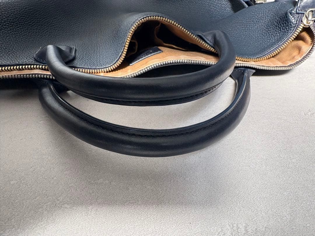 ウォントレスエッセンシャルデラヴィ　レザートート　ショルダーバッグ 2way