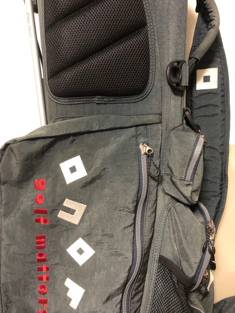 【送料込み】美品　大人気　オノフ　ONOFF キャディバッグ ゴルフバッグ