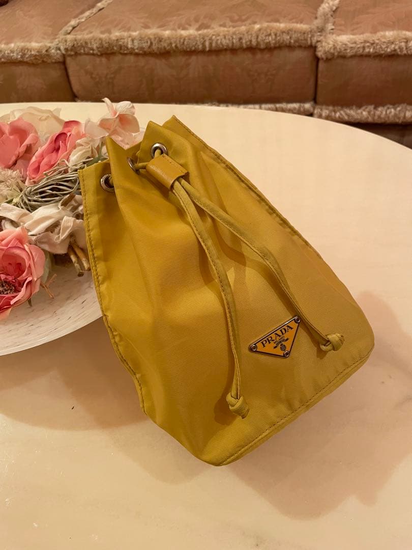 PRADA❣️イエロードローストリングポーチ‼️新品未使用❣️極美品‼️レアカラー❣️