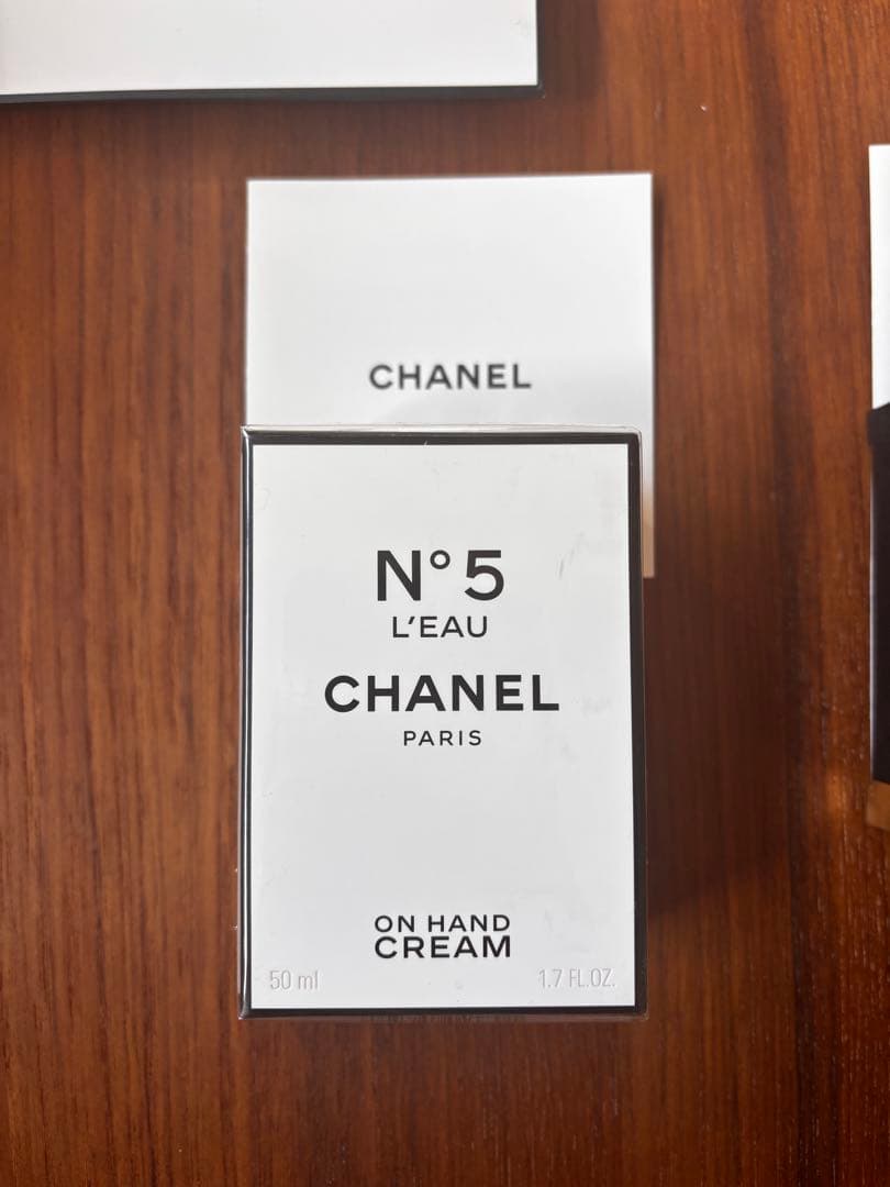 CHANEL コンパクトミラー×2 N5ハンドクリーム×2 おまけ付き　ギフト