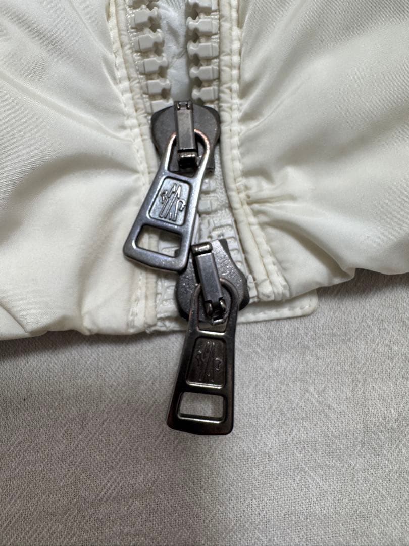 MONCLER BYRON ダウンジャケット 3 ホワイト フードなし 状態良好