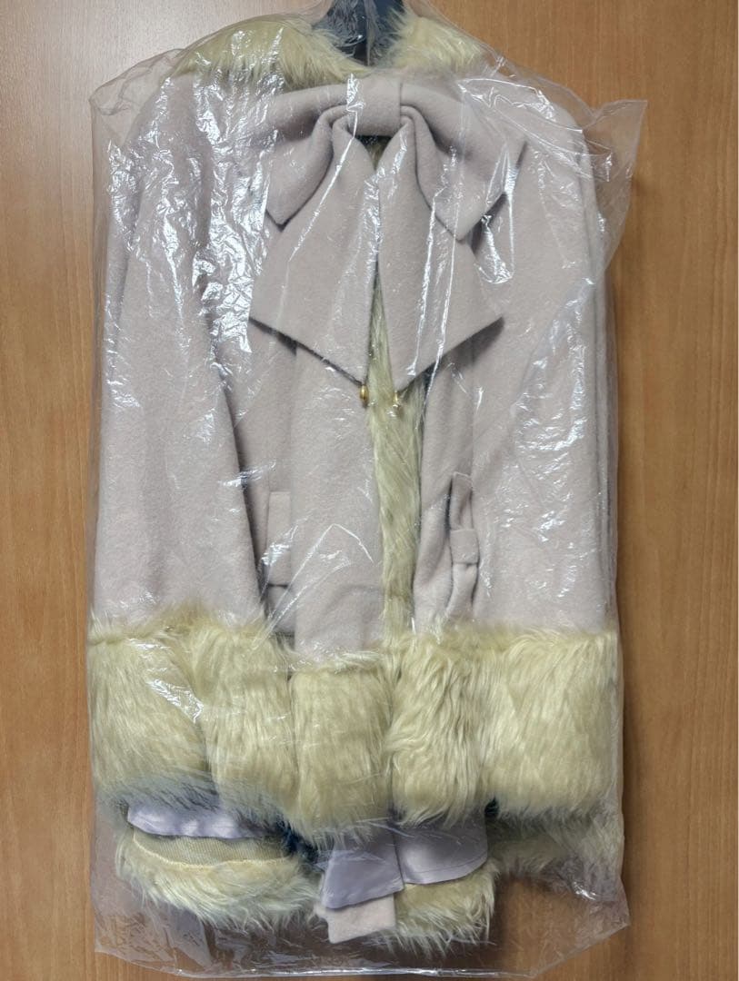 メタモルフォーゼ　くまみみマント　ピンクベージュ