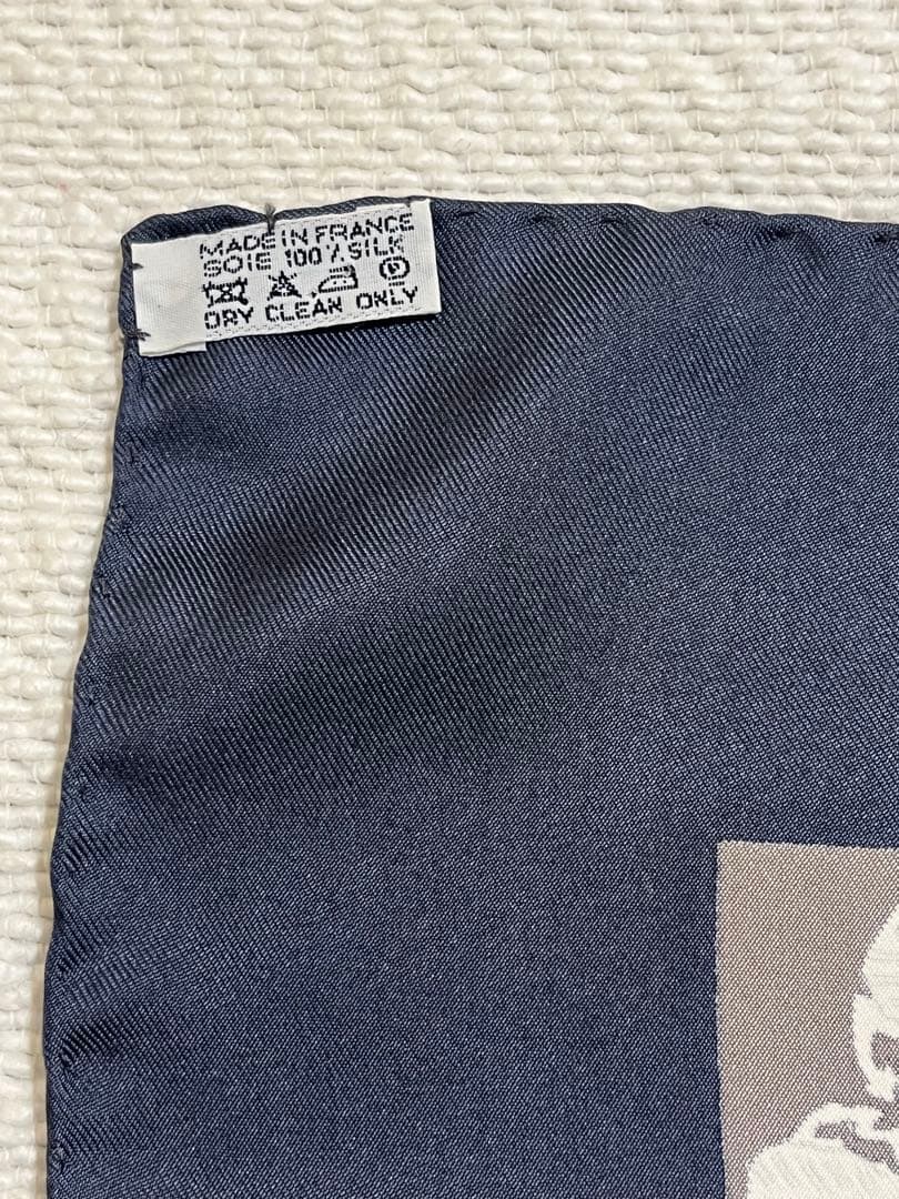 エルメス カレ90 FEUX DE L'HIVER 雪の結晶 グレー／ネイビー - メルカリ